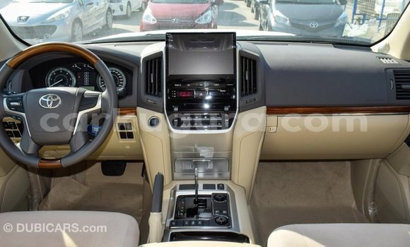 Acheter Import Voiture Toyota Land Cruiser Blanc à Import - Dubai, Bujumbura Acheter Import Voiture Toyota Land Cruiser Blanc à Import - Dubai, Bujumbura