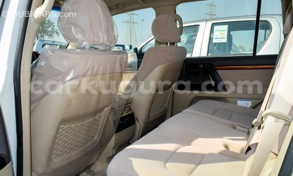 Acheter Import Voiture Toyota Land Cruiser Blanc à Import - Dubai, Bujumbura Acheter Import Voiture Toyota Land Cruiser Blanc à Import - Dubai, Bujumbura
