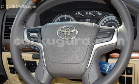 Acheter Import Voiture Toyota Land Cruiser Blanc à Import - Dubai, Bujumbura Acheter Import Voiture Toyota Land Cruiser Blanc à Import - Dubai, Bujumbura