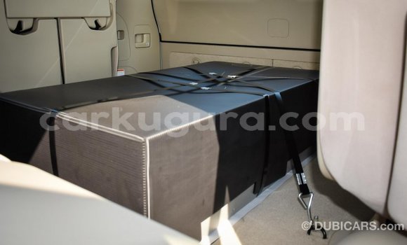 Acheter Import Voiture Toyota Land Cruiser Blanc à Import - Dubai, Bujumbura Acheter Import Voiture Toyota Land Cruiser Blanc à Import - Dubai, Bujumbura