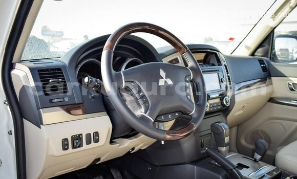 Nunua Imported Mitsubishi Pajero Nyeupe Gari ndani ya Import - Dubai nchini Bujumbura Nunua Imported Mitsubishi Pajero Nyeupe Gari ndani ya Import - Dubai nchini Bujumbura