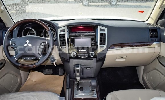 Nunua Imported Mitsubishi Pajero Nyeupe Gari ndani ya Import - Dubai nchini Bujumbura Nunua Imported Mitsubishi Pajero Nyeupe Gari ndani ya Import - Dubai nchini Bujumbura
