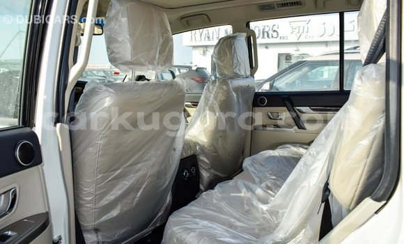 Nunua Imported Mitsubishi Pajero Nyeupe Gari ndani ya Import - Dubai nchini Bujumbura Nunua Imported Mitsubishi Pajero Nyeupe Gari ndani ya Import - Dubai nchini Bujumbura