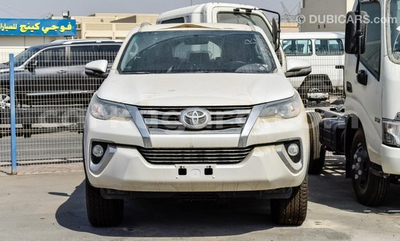 Nunua Imported Toyota Fortuner Nyeupe Gari ndani ya Import - Dubai nchini Bujumbura Nunua Imported Toyota Fortuner Nyeupe Gari ndani ya Import - Dubai nchini Bujumbura