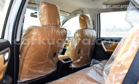 Nunua Imported Toyota Fortuner Nyeupe Gari ndani ya Import - Dubai nchini Bujumbura Nunua Imported Toyota Fortuner Nyeupe Gari ndani ya Import - Dubai nchini Bujumbura