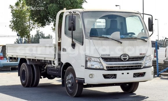 Nunua Imported Hino 300 Series Nyeupe Lori ndani ya Import - Dubai nchini Bujumbura Nunua Imported Hino 300 Series Nyeupe Lori ndani ya Import - Dubai nchini Bujumbura