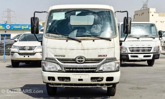 Nunua Imported Hino 300 Series Nyeupe Lori ndani ya Import - Dubai nchini Bujumbura Nunua Imported Hino 300 Series Nyeupe Lori ndani ya Import - Dubai nchini Bujumbura