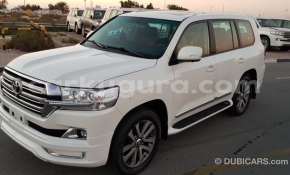 Acheter Import Voiture Toyota Land Cruiser Blanc à Import - Dubai, Bujumbura Acheter Import Voiture Toyota Land Cruiser Blanc à Import - Dubai, Bujumbura