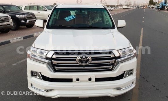 Acheter Import Voiture Toyota Land Cruiser Blanc à Import - Dubai, Bujumbura Acheter Import Voiture Toyota Land Cruiser Blanc à Import - Dubai, Bujumbura