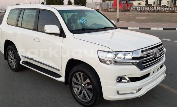 Acheter Import Voiture Toyota Land Cruiser Blanc à Import - Dubai, Bujumbura Acheter Import Voiture Toyota Land Cruiser Blanc à Import - Dubai, Bujumbura