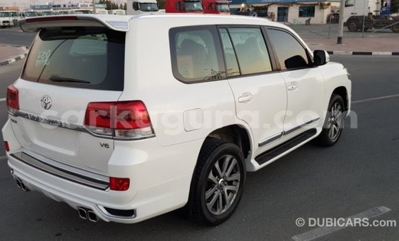 Acheter Import Voiture Toyota Land Cruiser Blanc à Import - Dubai, Bujumbura Acheter Import Voiture Toyota Land Cruiser Blanc à Import - Dubai, Bujumbura