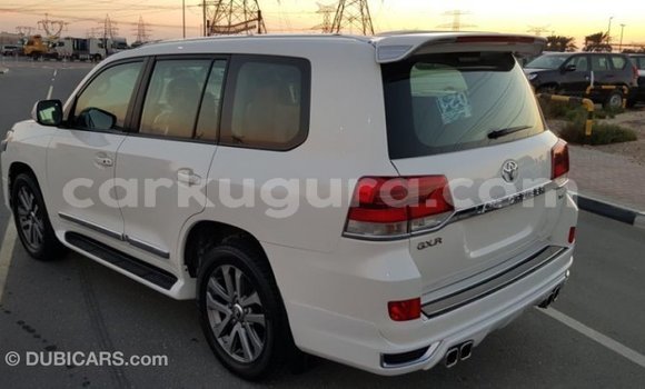 Acheter Import Voiture Toyota Land Cruiser Blanc à Import - Dubai, Bujumbura Acheter Import Voiture Toyota Land Cruiser Blanc à Import - Dubai, Bujumbura