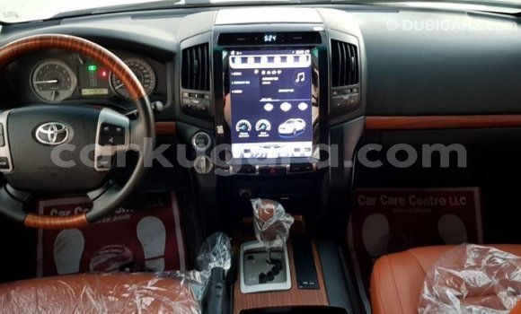 Acheter Import Voiture Toyota Land Cruiser Blanc à Import - Dubai, Bujumbura Acheter Import Voiture Toyota Land Cruiser Blanc à Import - Dubai, Bujumbura