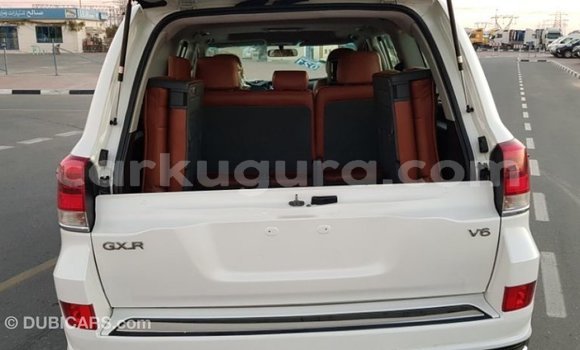 Acheter Import Voiture Toyota Land Cruiser Blanc à Import - Dubai, Bujumbura Acheter Import Voiture Toyota Land Cruiser Blanc à Import - Dubai, Bujumbura