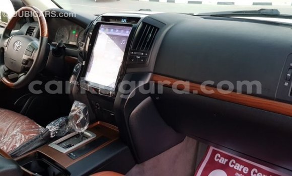 Acheter Import Voiture Toyota Land Cruiser Blanc à Import - Dubai, Bujumbura Acheter Import Voiture Toyota Land Cruiser Blanc à Import - Dubai, Bujumbura