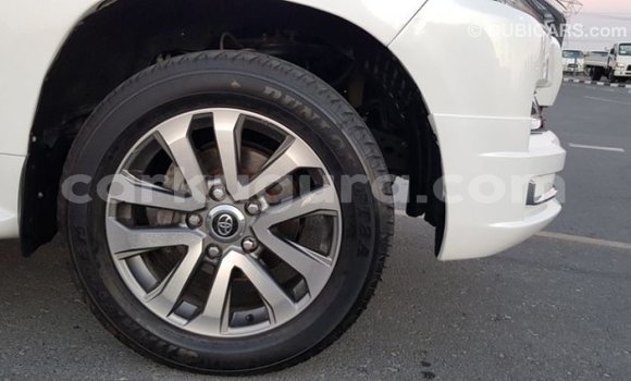 Acheter Import Voiture Toyota Land Cruiser Blanc à Import - Dubai, Bujumbura Acheter Import Voiture Toyota Land Cruiser Blanc à Import - Dubai, Bujumbura