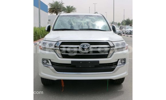 Acheter Import Voiture Toyota Land Cruiser Blanc à Import - Dubai, Bujumbura Acheter Import Voiture Toyota Land Cruiser Blanc à Import - Dubai, Bujumbura