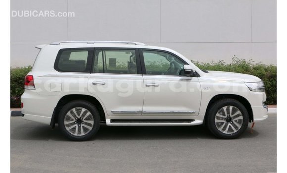Acheter Import Voiture Toyota Land Cruiser Blanc à Import - Dubai, Bujumbura Acheter Import Voiture Toyota Land Cruiser Blanc à Import - Dubai, Bujumbura