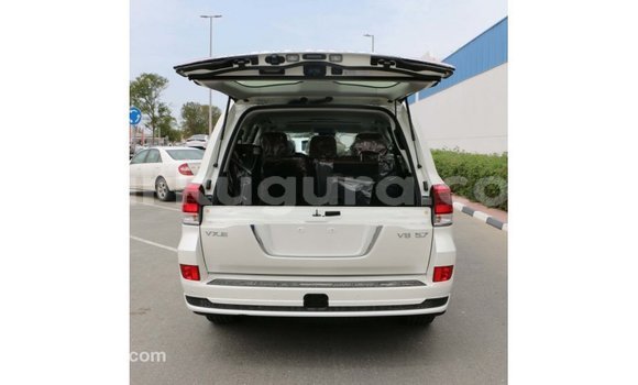 Acheter Import Voiture Toyota Land Cruiser Blanc à Import - Dubai, Bujumbura Acheter Import Voiture Toyota Land Cruiser Blanc à Import - Dubai, Bujumbura