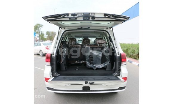 Acheter Import Voiture Toyota Land Cruiser Blanc à Import - Dubai, Bujumbura Acheter Import Voiture Toyota Land Cruiser Blanc à Import - Dubai, Bujumbura