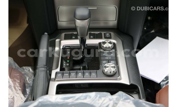 Acheter Import Voiture Toyota Land Cruiser Blanc à Import - Dubai, Bujumbura Acheter Import Voiture Toyota Land Cruiser Blanc à Import - Dubai, Bujumbura