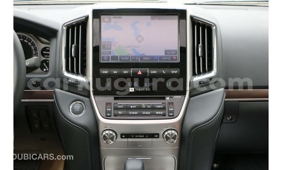 Acheter Import Voiture Toyota Land Cruiser Blanc à Import - Dubai, Bujumbura Acheter Import Voiture Toyota Land Cruiser Blanc à Import - Dubai, Bujumbura