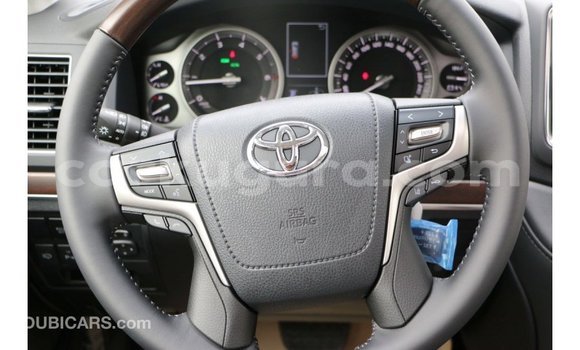 Acheter Import Voiture Toyota Land Cruiser Blanc à Import - Dubai, Bujumbura Acheter Import Voiture Toyota Land Cruiser Blanc à Import - Dubai, Bujumbura