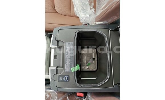 Acheter Import Voiture Toyota Land Cruiser Blanc à Import - Dubai, Bujumbura Acheter Import Voiture Toyota Land Cruiser Blanc à Import - Dubai, Bujumbura