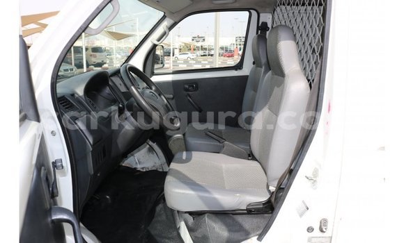 Acheter Import Voiture Daihatsu Sirion Blanc à Import - Dubai, Bujumbura