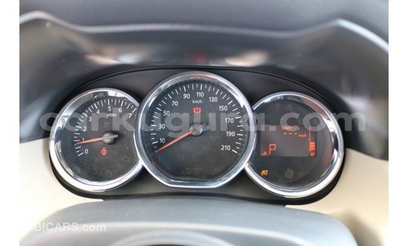 Acheter Import Voiture Renault Duster Blanc à Import - Dubai, Bujumbura