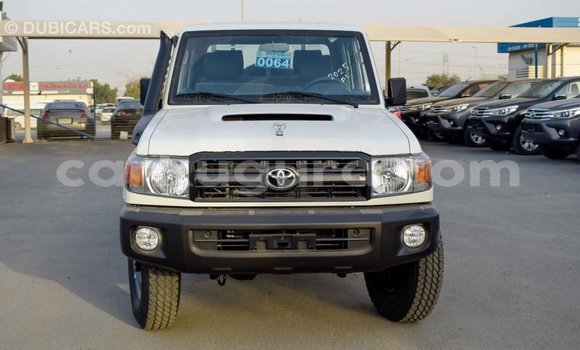 Nunua Imported Toyota Land Cruiser Nyeupe Gari ndani ya Import - Dubai nchini Bujumbura Nunua Imported Toyota Land Cruiser Nyeupe Gari ndani ya Import - Dubai nchini Bujumbura