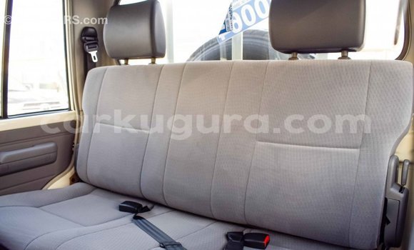 Nunua Imported Toyota Land Cruiser Nyeupe Gari ndani ya Import - Dubai nchini Bujumbura Nunua Imported Toyota Land Cruiser Nyeupe Gari ndani ya Import - Dubai nchini Bujumbura