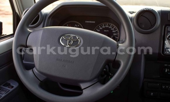 Nunua Imported Toyota Land Cruiser Nyeupe Gari ndani ya Import - Dubai nchini Bujumbura Nunua Imported Toyota Land Cruiser Nyeupe Gari ndani ya Import - Dubai nchini Bujumbura