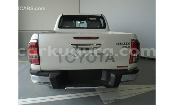 Acheter Import Voiture Toyota Hilux Blanc à Import - Dubai, Bujumbura Acheter Import Voiture Toyota Hilux Blanc à Import - Dubai, Bujumbura