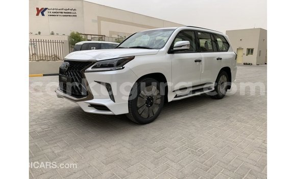 Nunua Imported Lexus LX Nyeupe Gari ndani ya Import - Dubai nchini Bujumbura Nunua Imported Lexus LX Nyeupe Gari ndani ya Import - Dubai nchini Bujumbura