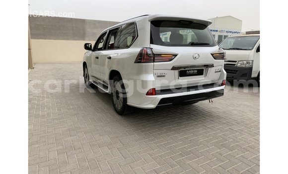 Acheter Import Voiture Lexus LX Blanc à Import - Dubai, Bujumbura Acheter Import Voiture Lexus LX Blanc à Import - Dubai, Bujumbura