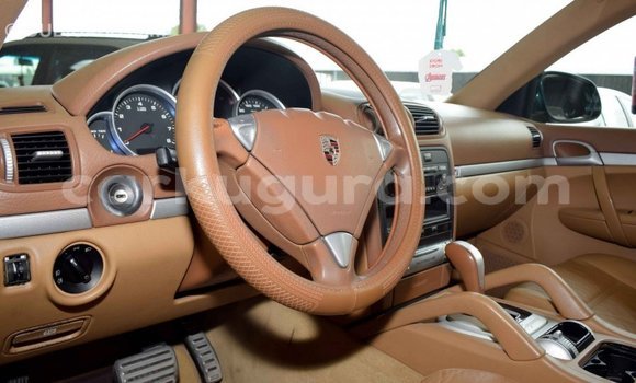 Nunua Imported Porsche Cayenne Kijani Gari ndani ya Import - Dubai nchini Bujumbura Nunua Imported Porsche Cayenne Kijani Gari ndani ya Import - Dubai nchini Bujumbura