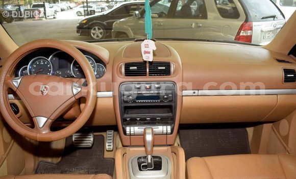 Nunua Imported Porsche Cayenne Kijani Gari ndani ya Import - Dubai nchini Bujumbura Nunua Imported Porsche Cayenne Kijani Gari ndani ya Import - Dubai nchini Bujumbura
