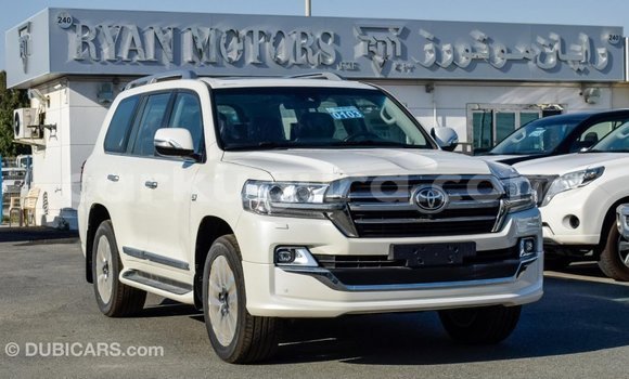 Acheter Import Voiture Toyota Land Cruiser Blanc à Import - Dubai, Bujumbura Acheter Import Voiture Toyota Land Cruiser Blanc à Import - Dubai, Bujumbura