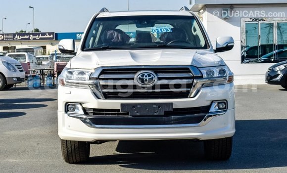Acheter Import Voiture Toyota Land Cruiser Blanc à Import - Dubai, Bujumbura Acheter Import Voiture Toyota Land Cruiser Blanc à Import - Dubai, Bujumbura