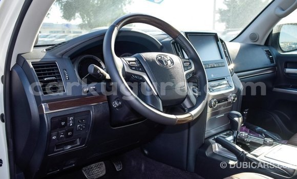 Acheter Import Voiture Toyota Land Cruiser Blanc à Import - Dubai, Bujumbura Acheter Import Voiture Toyota Land Cruiser Blanc à Import - Dubai, Bujumbura