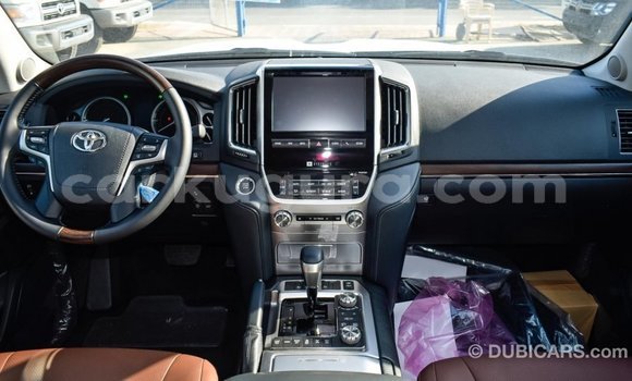 Acheter Import Voiture Toyota Land Cruiser Blanc à Import - Dubai, Bujumbura Acheter Import Voiture Toyota Land Cruiser Blanc à Import - Dubai, Bujumbura