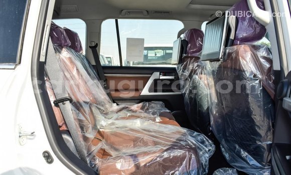 Acheter Import Voiture Toyota Land Cruiser Blanc à Import - Dubai, Bujumbura Acheter Import Voiture Toyota Land Cruiser Blanc à Import - Dubai, Bujumbura