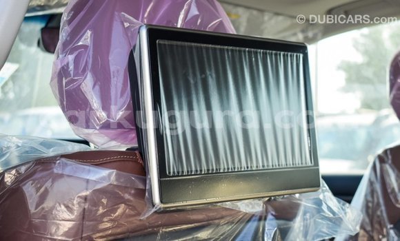 Acheter Import Voiture Toyota Land Cruiser Blanc à Import - Dubai, Bujumbura Acheter Import Voiture Toyota Land Cruiser Blanc à Import - Dubai, Bujumbura