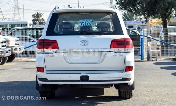 Acheter Import Voiture Toyota Land Cruiser Blanc à Import - Dubai, Bujumbura Acheter Import Voiture Toyota Land Cruiser Blanc à Import - Dubai, Bujumbura