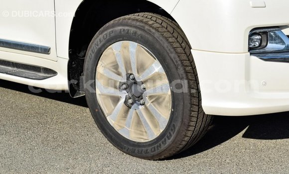 Acheter Import Voiture Toyota Land Cruiser Blanc à Import - Dubai, Bujumbura Acheter Import Voiture Toyota Land Cruiser Blanc à Import - Dubai, Bujumbura