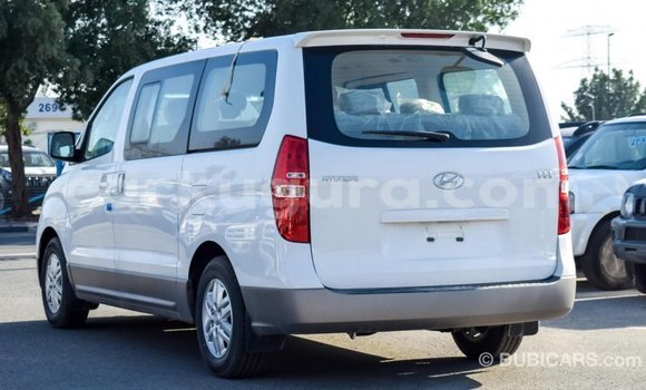 Acheter Import Voiture Hyundai Accent Blanc à Import - Dubai, Bujumbura Acheter Import Voiture Hyundai Accent Blanc à Import - Dubai, Bujumbura