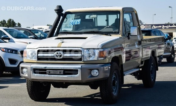 Nunua Imported Toyota Land Cruiser Beige Gari ndani ya Import - Dubai nchini Bujumbura Nunua Imported Toyota Land Cruiser Beige Gari ndani ya Import - Dubai nchini Bujumbura
