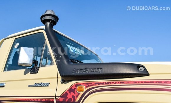 Nunua Imported Toyota Land Cruiser Beige Gari ndani ya Import - Dubai nchini Bujumbura Nunua Imported Toyota Land Cruiser Beige Gari ndani ya Import - Dubai nchini Bujumbura
