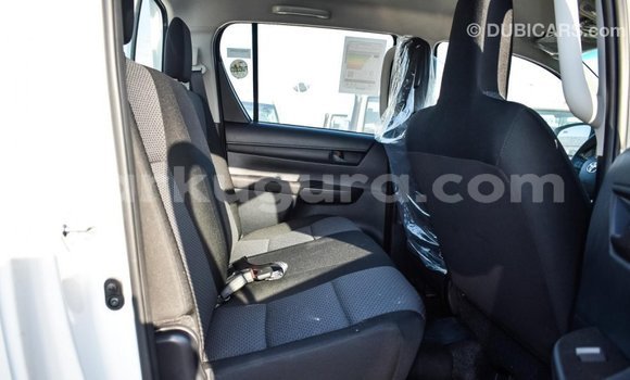 Nunua Imported Toyota Hilux Nyeupe Gari ndani ya Import - Dubai nchini Bujumbura Nunua Imported Toyota Hilux Nyeupe Gari ndani ya Import - Dubai nchini Bujumbura